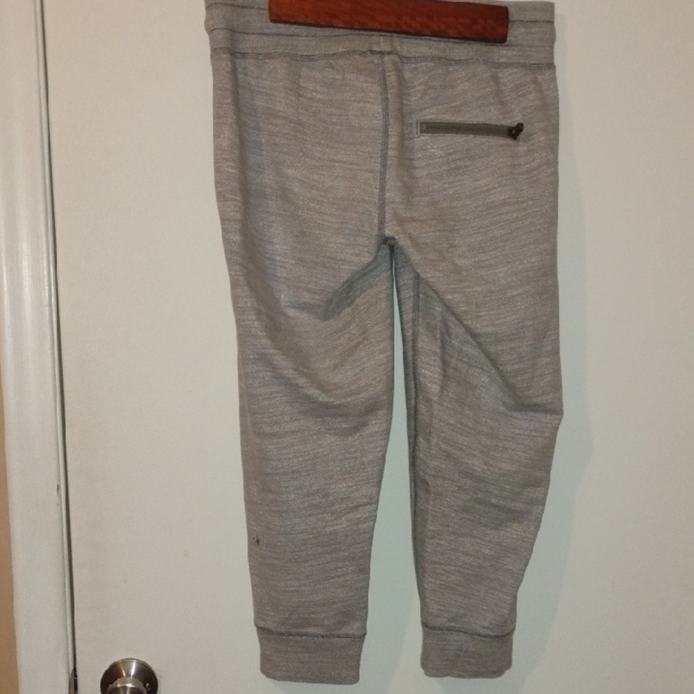 lululemon athletica Tea Lounge Crop Joggers. Womens size 6. Heather Gray color.
